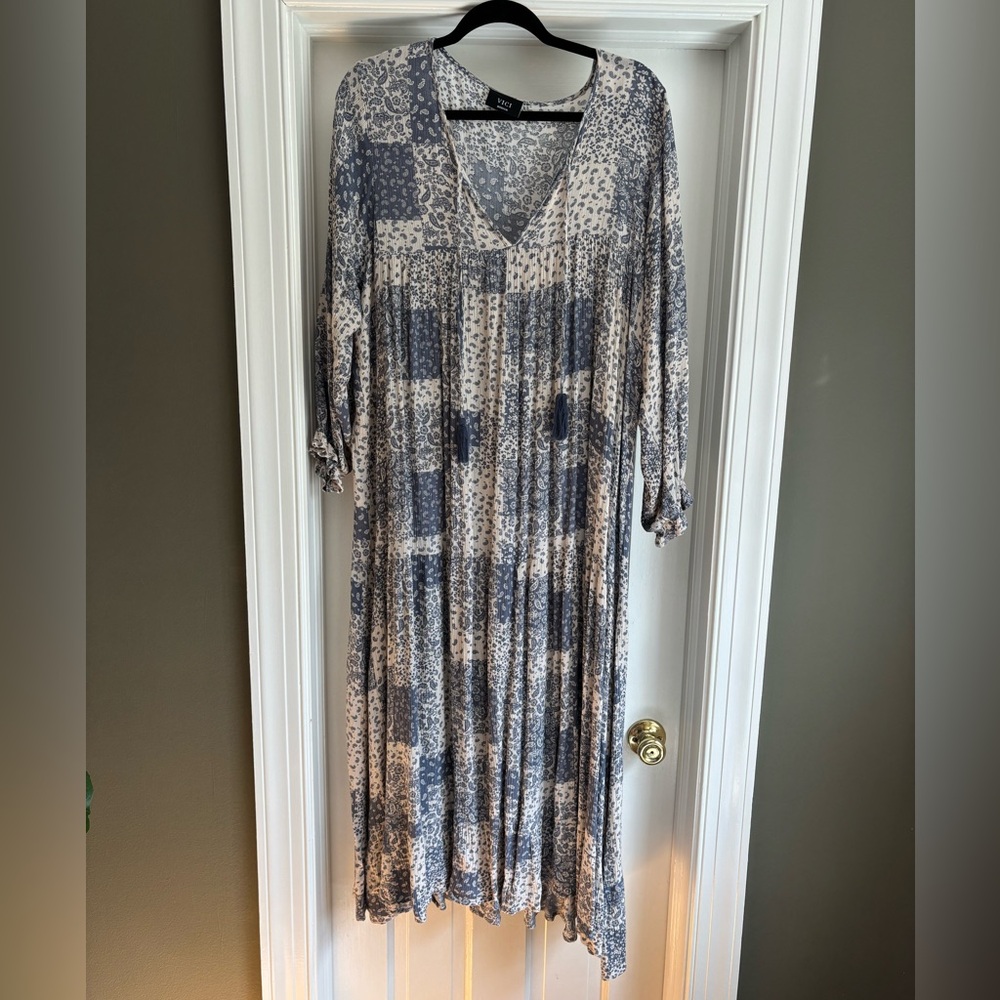 Vici Flowy V-Neck maxi Dress in Blue and Cream